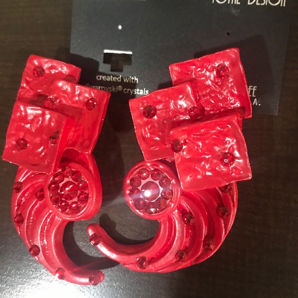 Jeff Lieb hot red clip on uniquely designed 2.5"